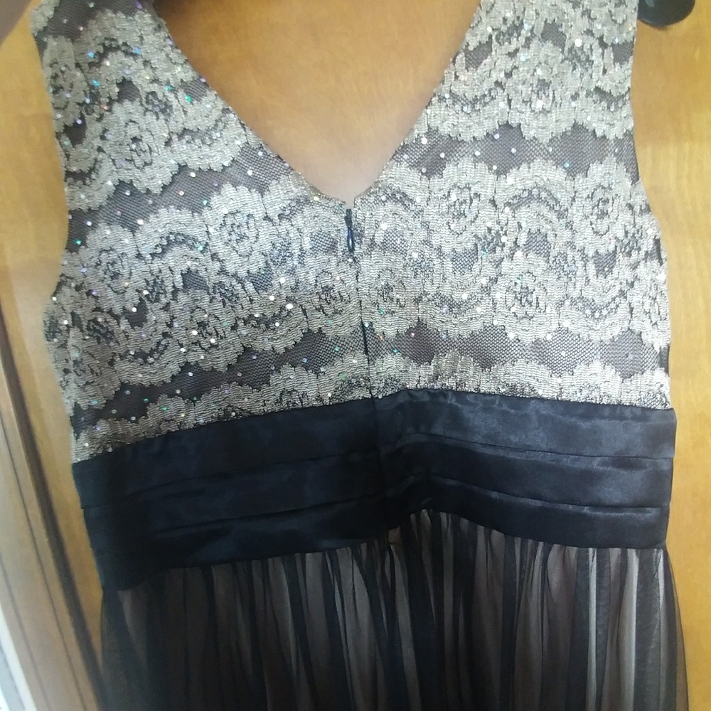 Dress - Picture 4 of 4